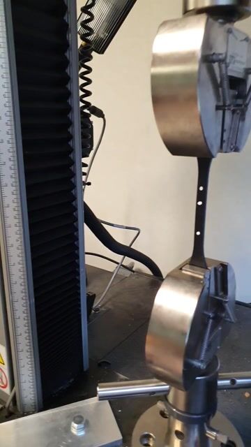 Instron 5867 P250303179